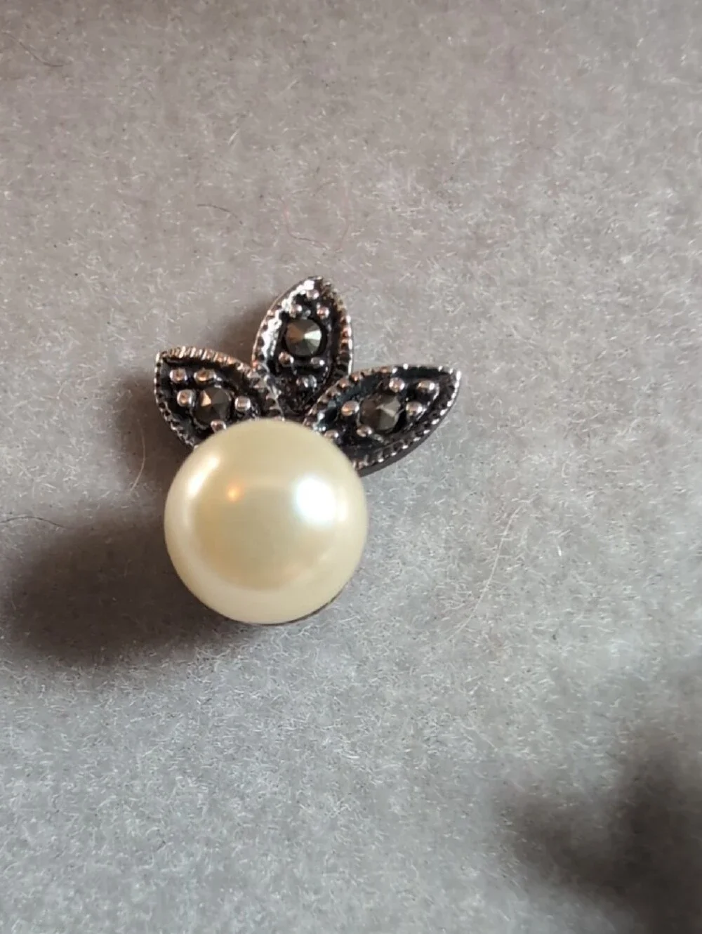 Pearl & Marcasite Leaf Stud Earrings - Ivory Pearl